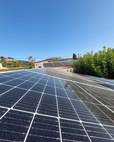 PHOTOVOLTAIC SYSTEM IN RESIDENCE IN SOUTHERN CRETE