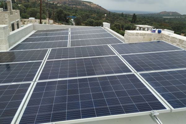 INSTALLATION OF A PHOTOVOLTAIC SYSTEM IN A SEASONAL HOUSE IN SOUTH CRETE