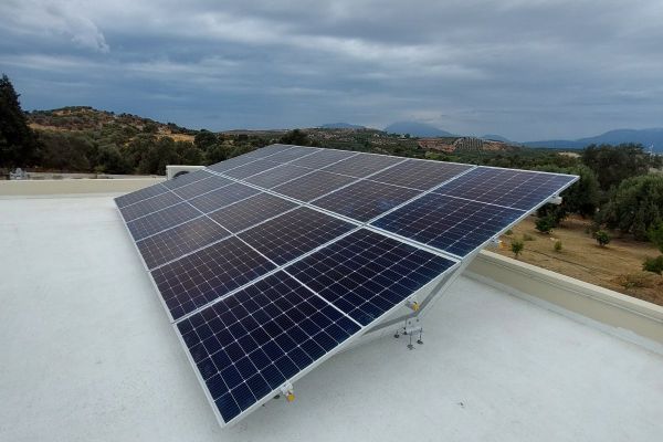 PHOTOVOLTAIC INSTALLATION OF TOTAL INSTALLED POWER OF 4.56 KW IN RESIDENCE IN SIVA
