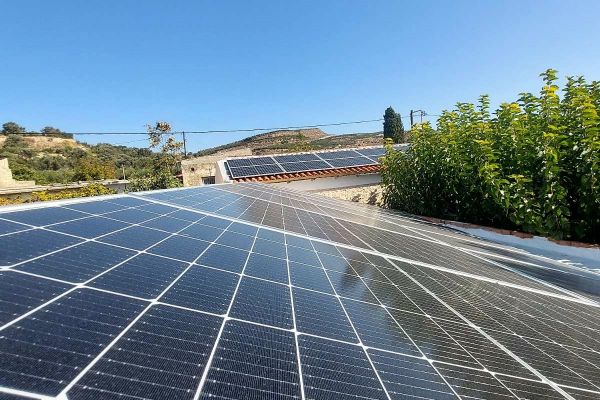 PHOTOVOLTAIC SYSTEM IN RESIDENCE IN SOUTHERN CRETE