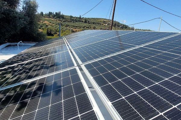 PHOTOVOLTAIC SYSTEM IN RESIDENCE IN SOUTHERN CRETE