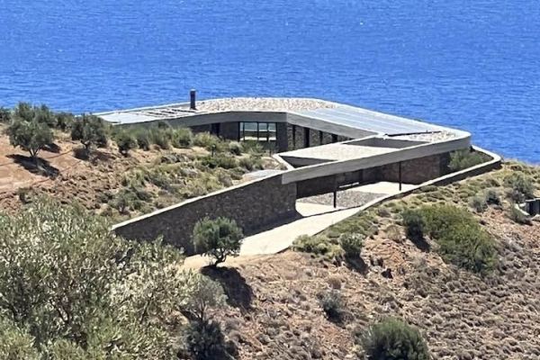 INSTALLATION OF A PHOTOVOLTAIC SYSTEM IN A VILLA IN SOUTHERN CRETE